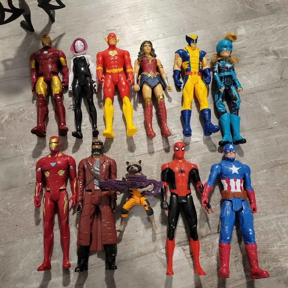 Marvel/Avengers figures large and medium size image indicator(4)