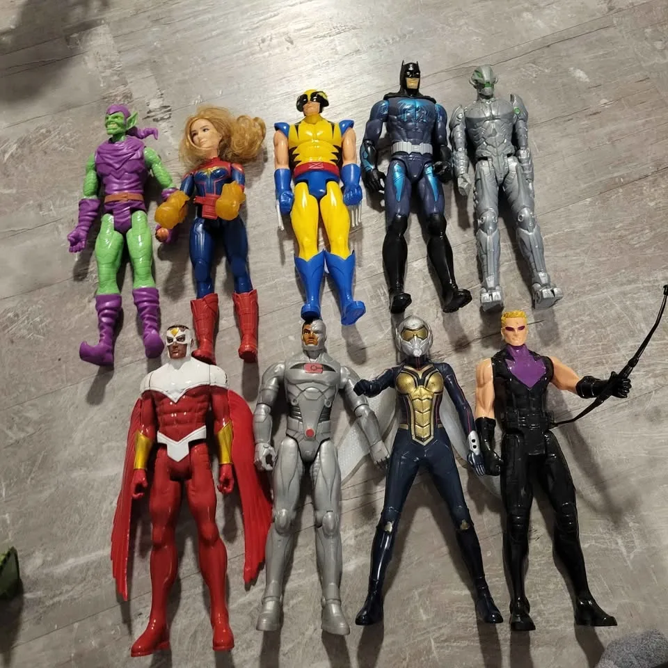 Marvel/Avengers figures large and medium size image indicator(5)