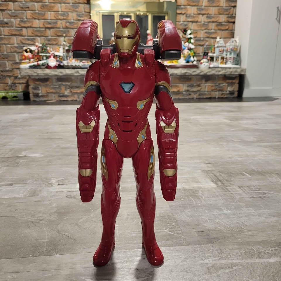 Iron man glove and figure - photo 2