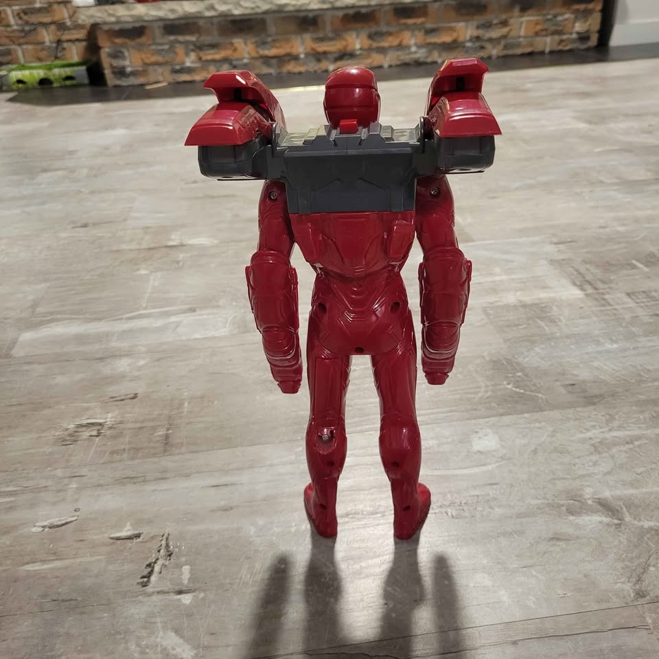 Iron man glove and figure - photo 3