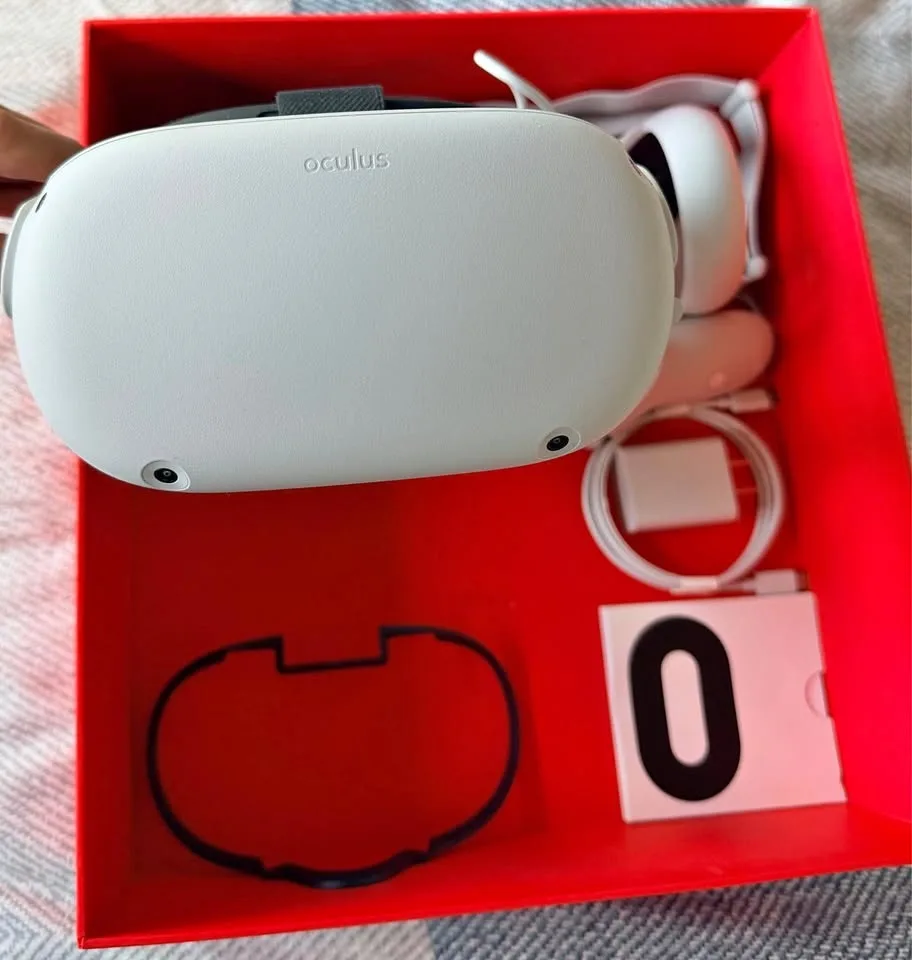 Oculus Quest 2 (256GB) + Elite Strap w/ Battery