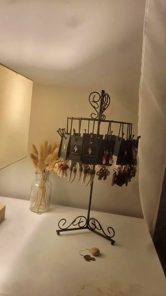 Rotating Jewelry standing with 16 hooks
