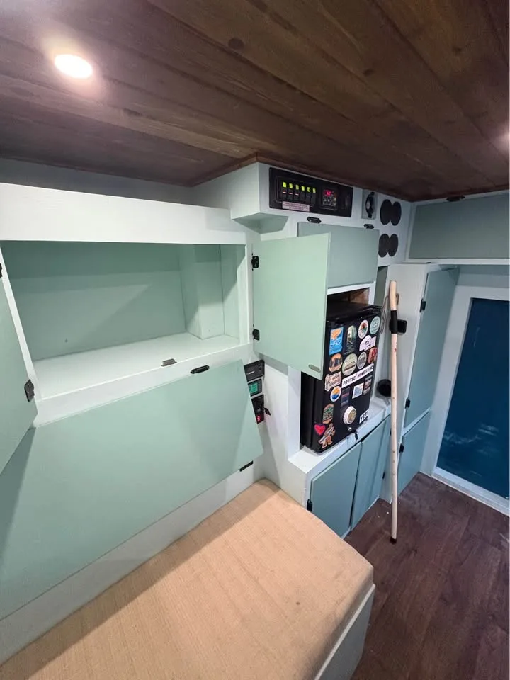 2013 Chevrolet Express image indicator(4)