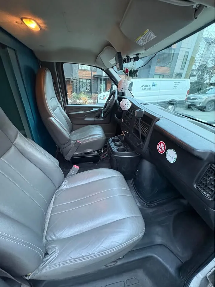 2013 Chevrolet Express image indicator(6)