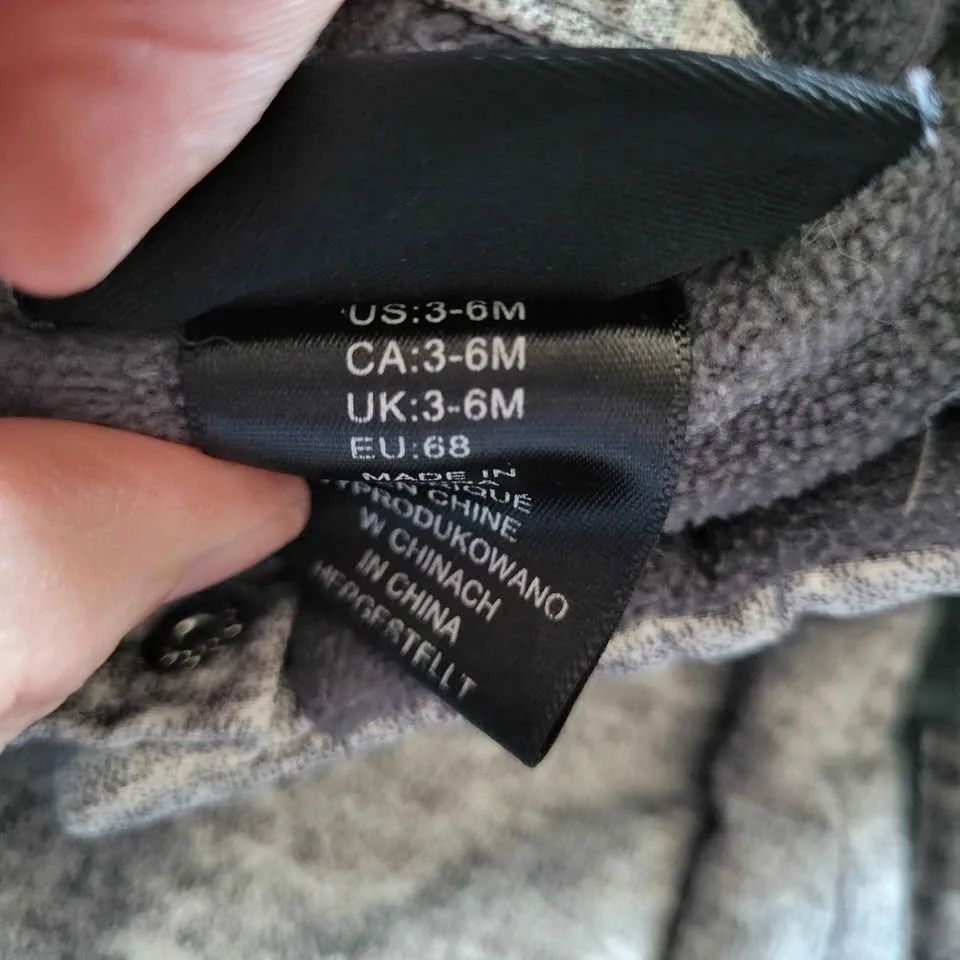 EEUC unisex infant snowsuit size 3-6 months image indicator(4)