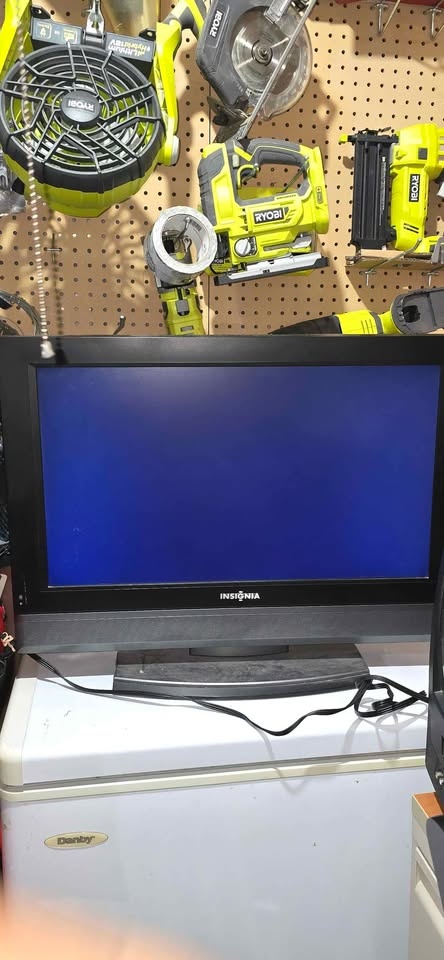 Retro gaming Insignia 26" LCD TV - Model NS-LCD26F - photo 2