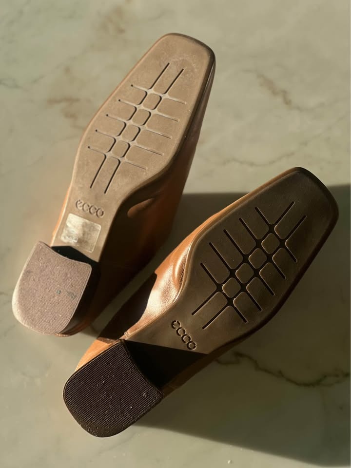 Brown leather Ecco slip-on mules - photo 5