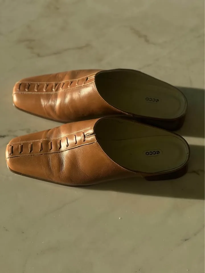 Brown leather Ecco slip-on mules image indicator(6)