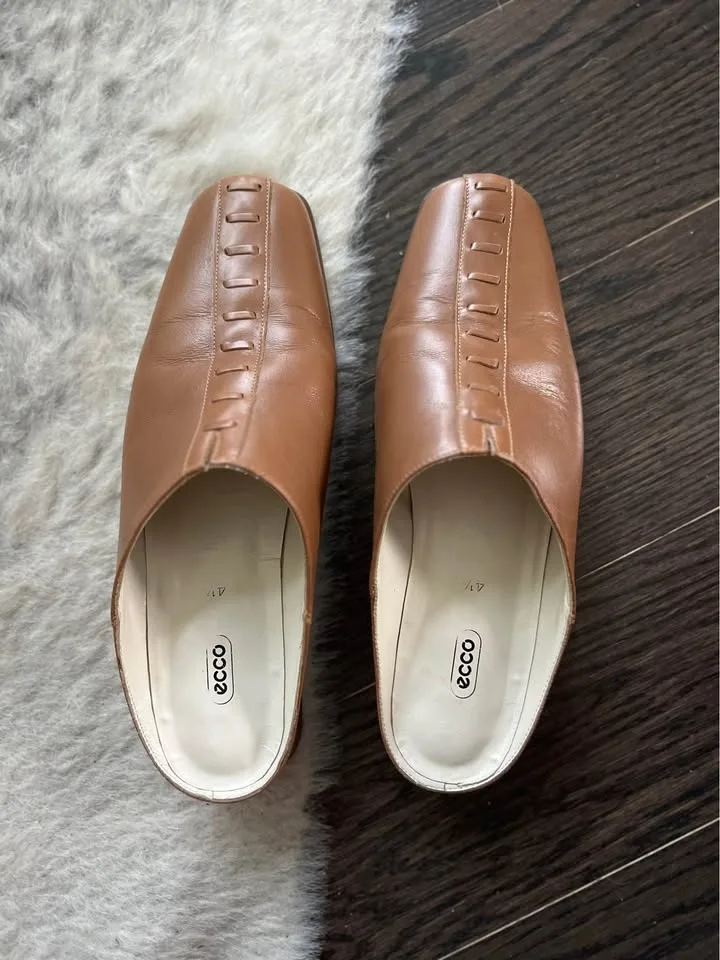 Brown leather Ecco slip-on mules image indicator(9)