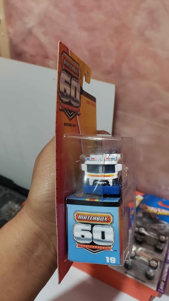 Matchbox 60th Anniversary Urban Tow Truck - photo 2