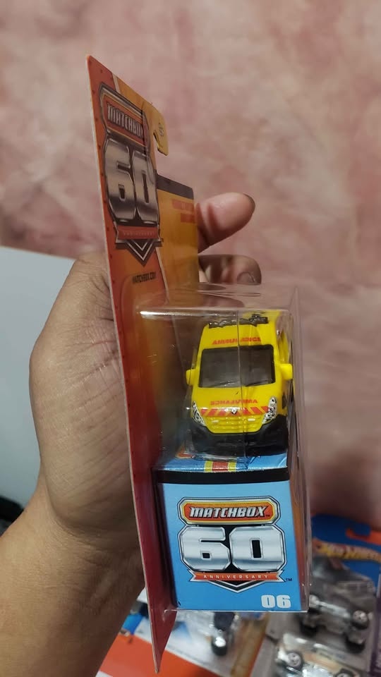 Matchbox 60th Anniversary Renault Master Ambulance - photo 2