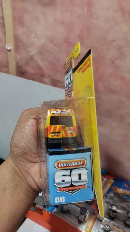 Matchbox 60th Anniversary Renault Master Ambulance - photo 3