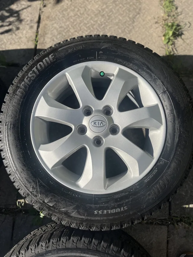 Kia Seltos K5 Bridgestone winter alloy TPMs OEM package image indicator(3)