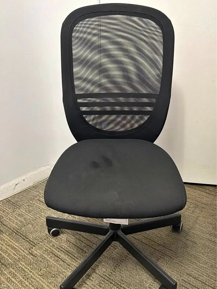 Black Mesh Office Chair – Comfortable, Smooth Wheels
