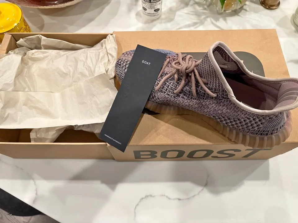 BRAND NEW YEEZY BOOST 350 V2 fade