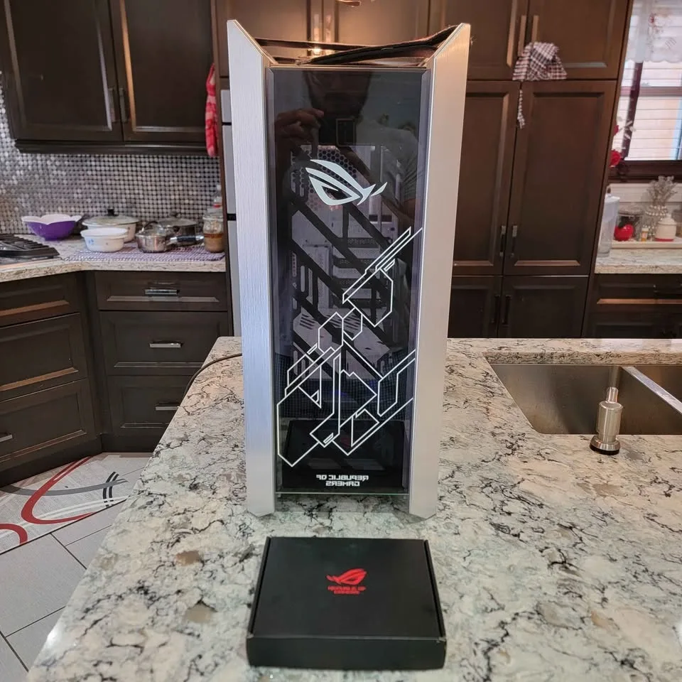 ASUS ROG Strix Helios GX601 White Edition PC Case image indicator(7)