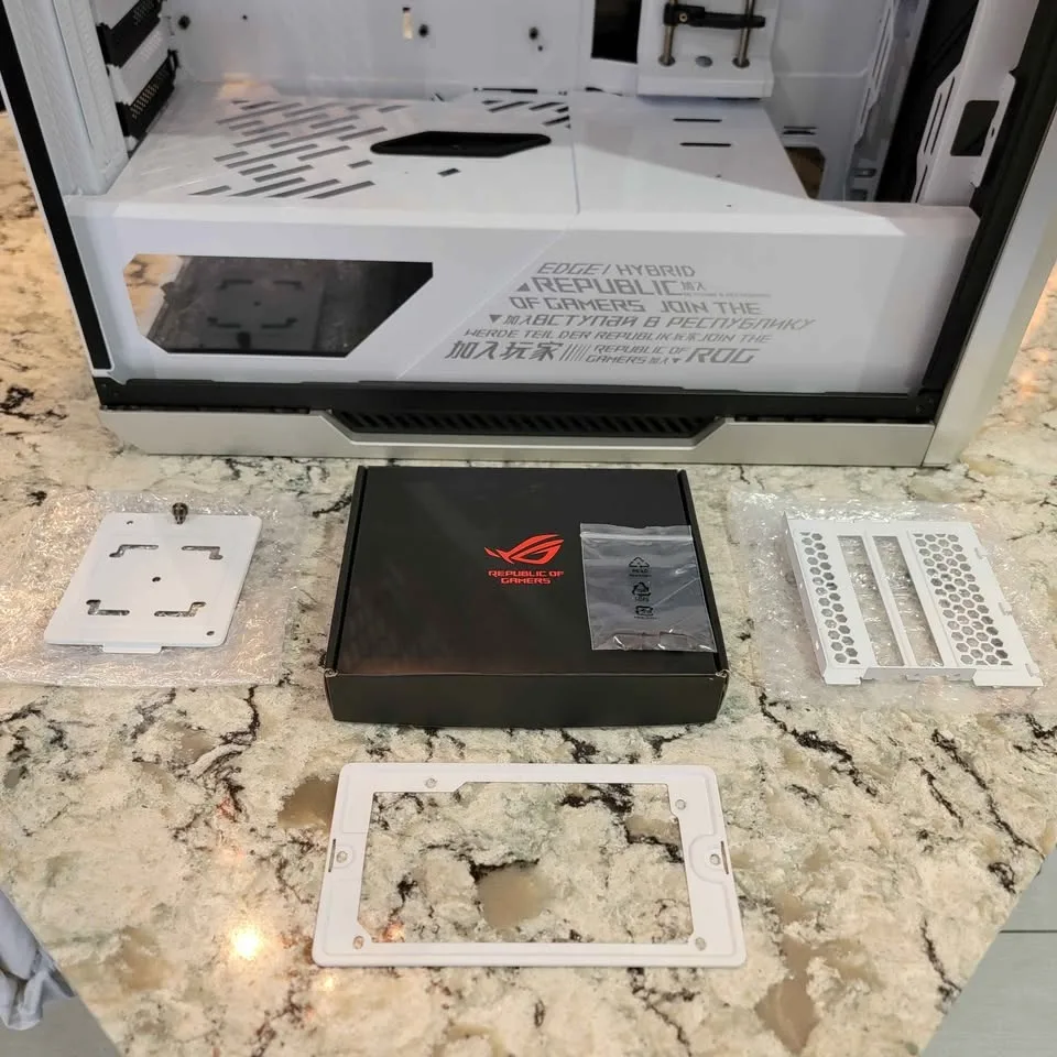 ASUS ROG Strix Helios GX601 White Edition PC Case image indicator(8)