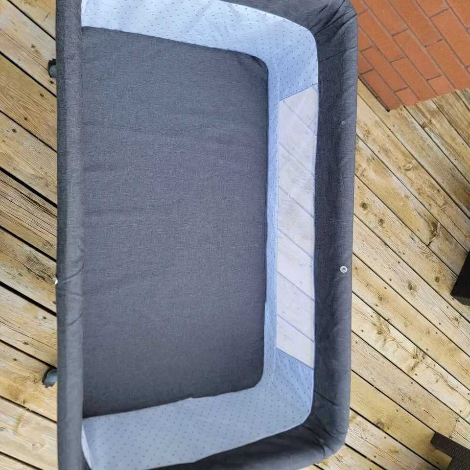 Portable Bassinet & Bedside Sleeper image indicator(4)