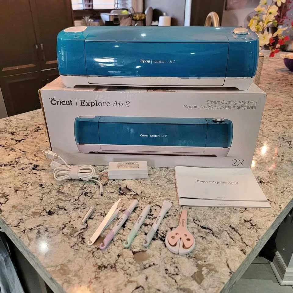 Cricut Explore Air 2 + Accessories