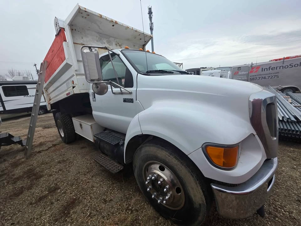 2007 Ford F650 XLT Dump Truck 7.2 Caterpillar Engine - photo 2