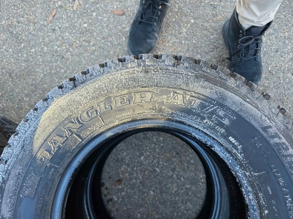2 Goodyear Wrangler AT/S LT215/75R15 106/ 103S M+S - photo 2
