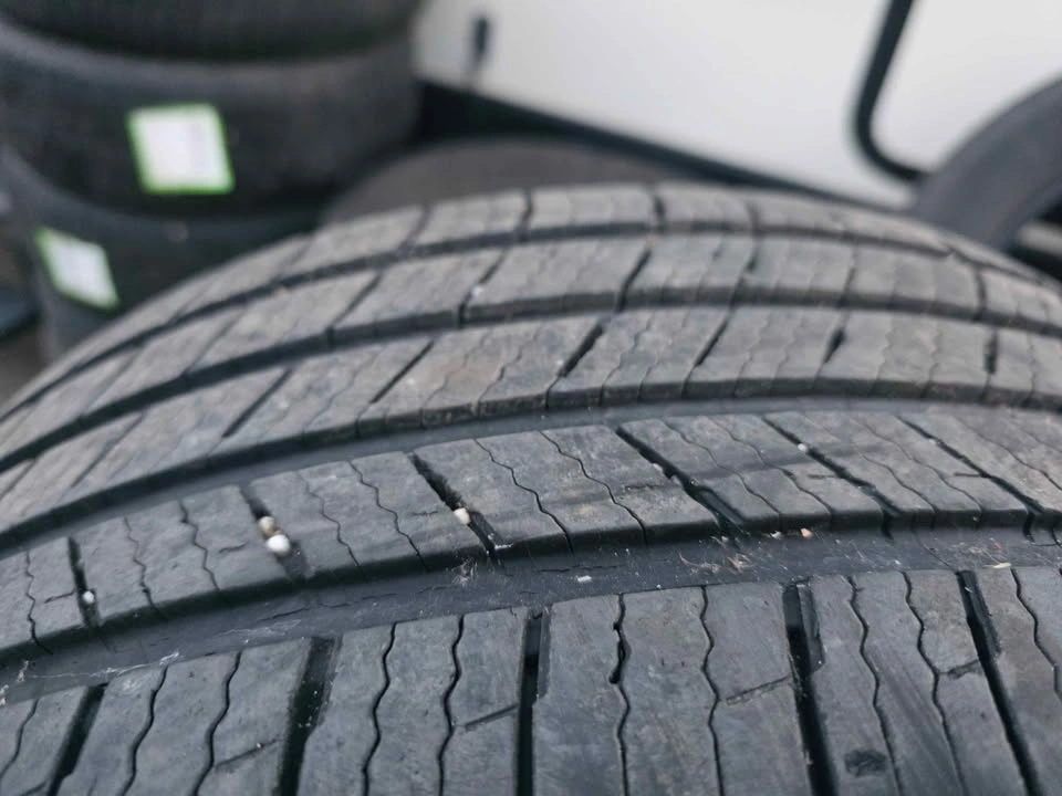 4 Michelin Defender 225/50R17 94T - photo 2