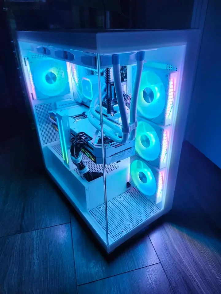 High- End gaming PC, Core i7, RTX 3080, 32 GB RAM, 1 TB SSD image indicator(3)