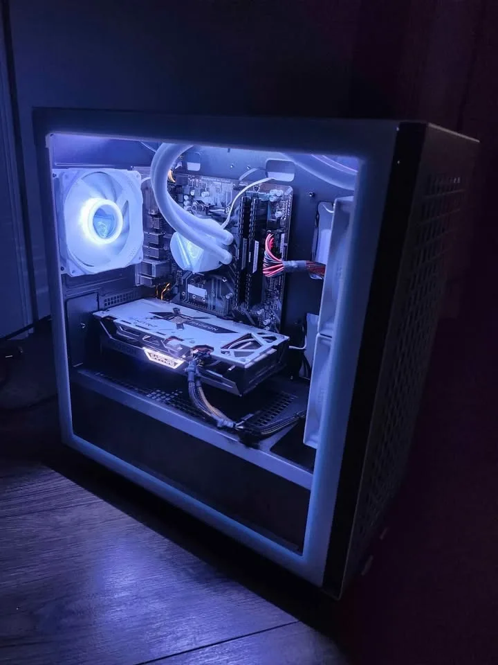 Gaming PC, Ryzen 5, RX 6600 XT, Water cooled image indicator(2)