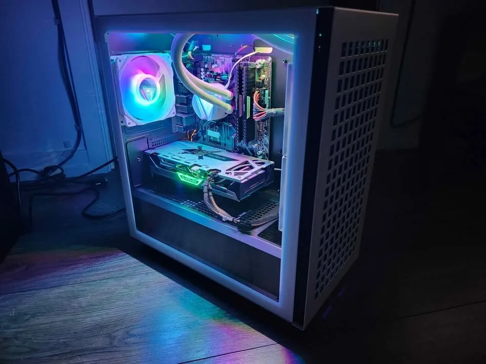 Gaming PC, Ryzen 5, RX 6600 XT, Water cooled image indicator(7)