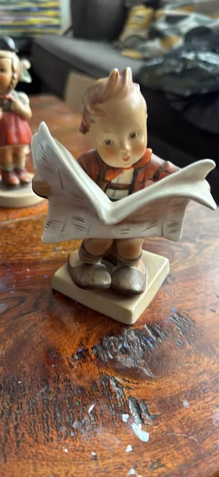 Vintage 1960s MJ Hummel Figurine #184 “Latest News”