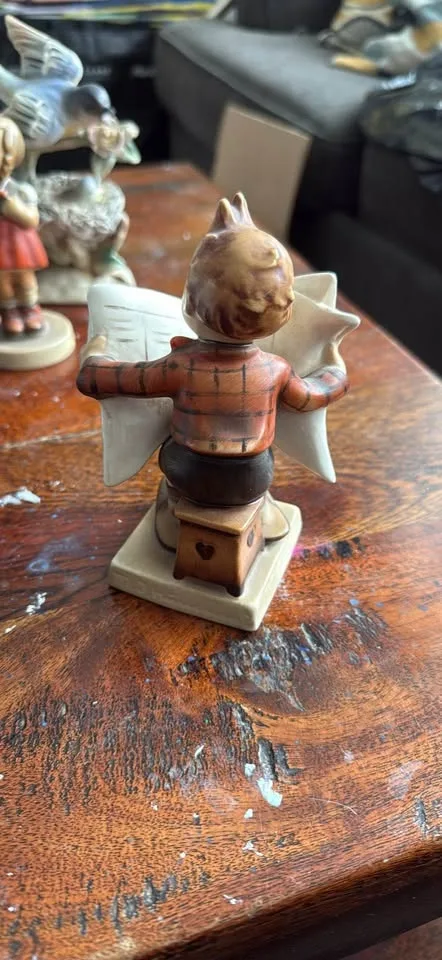 Vintage 1960s MJ Hummel Figurine #184 “Latest News” image indicator(2)