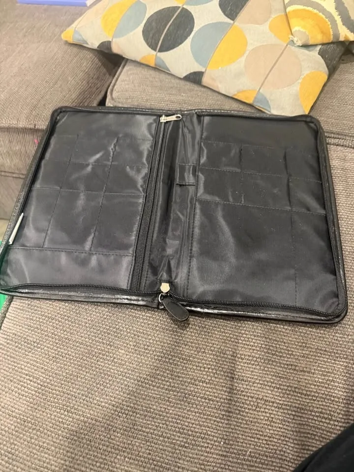 Scissors and comb travel bag image indicator(2)