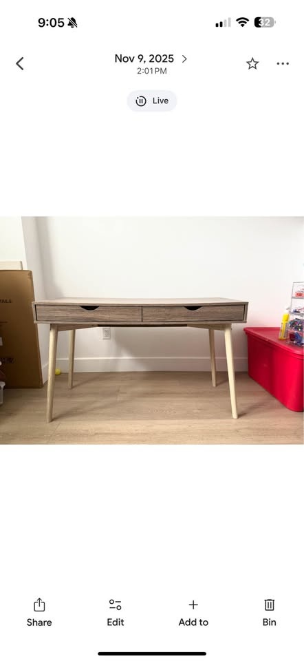Desk - photo 2