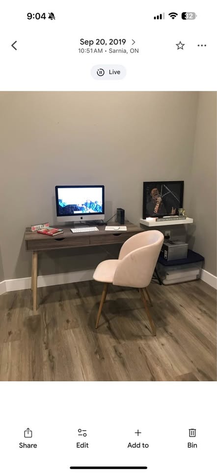 Desk - photo 3