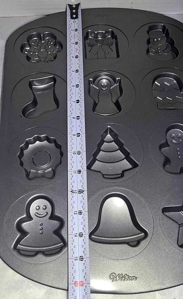 Assorted cookie/cake pans