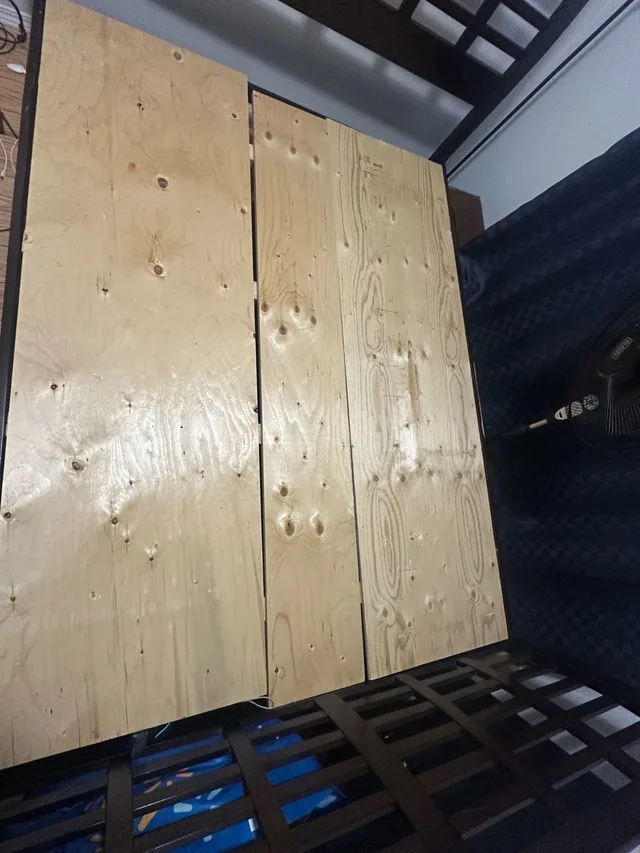 Queen Wooden Bedframe image indicator(4)