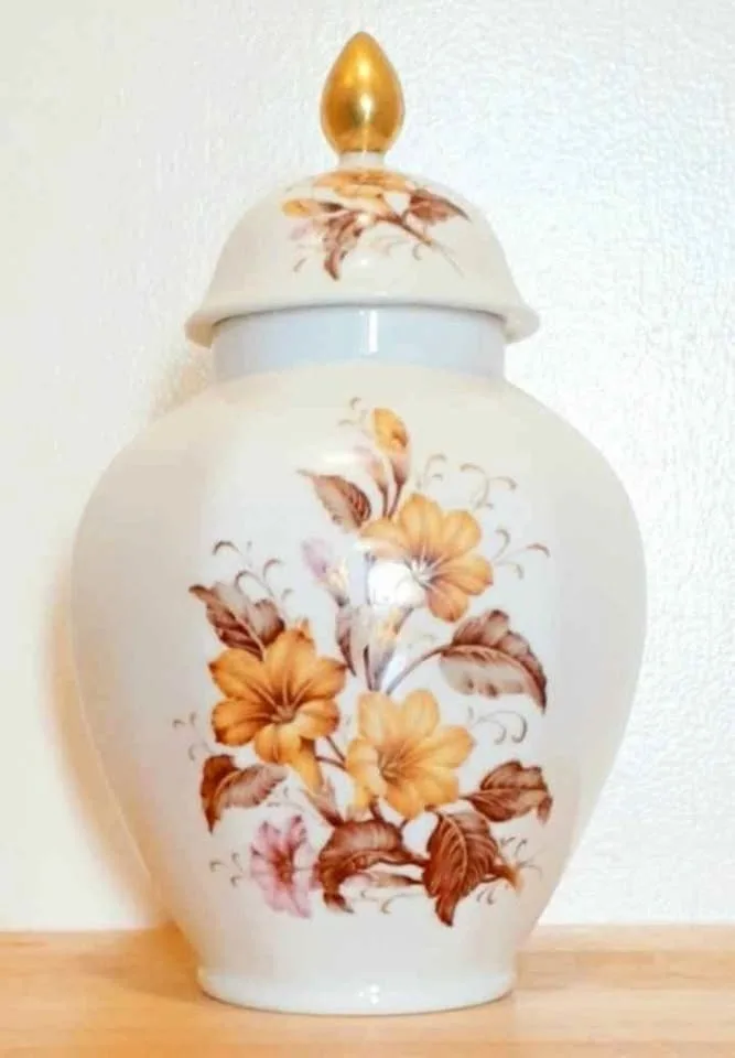 Vtg.West German Kaiser Arlette Porcelain Vase