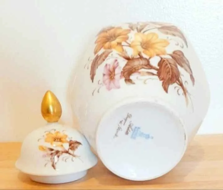 Vtg.West German Kaiser Arlette Porcelain Vase image indicator(3)