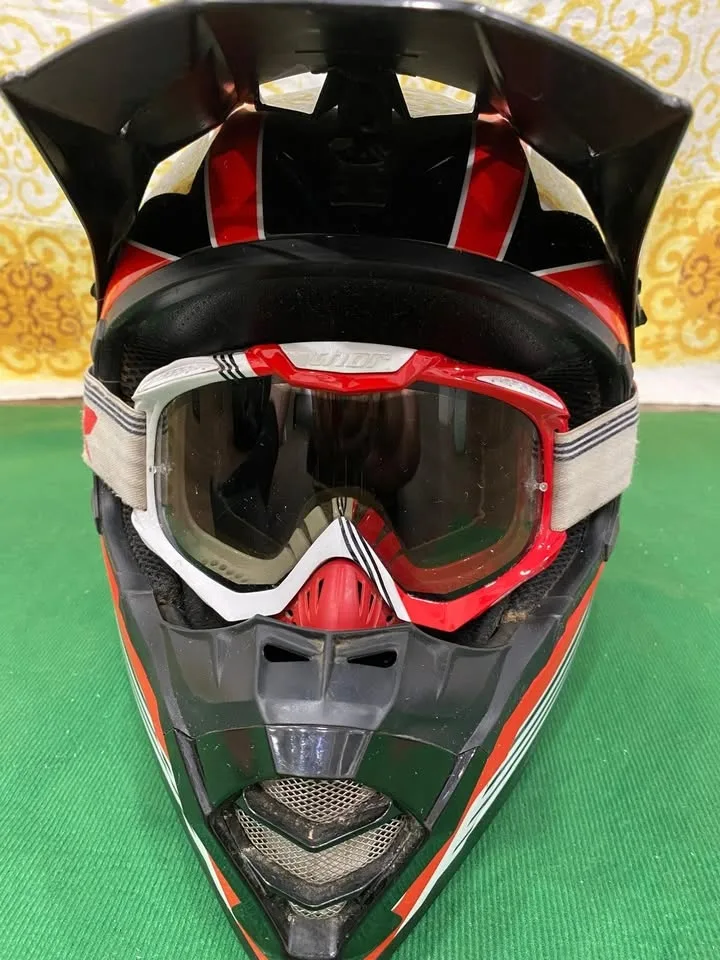 Bell Motocross Helmet + Goggles - Size M - Great Deal! image indicator(4)