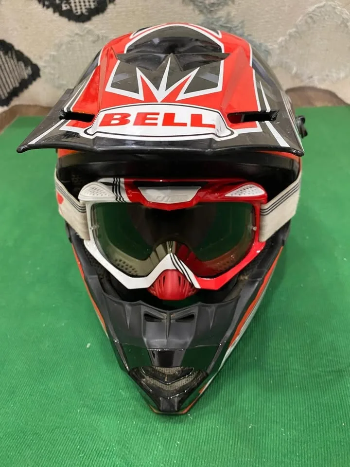 Bell Motocross Helmet + Goggles - Size M - Great Deal! image indicator(7)