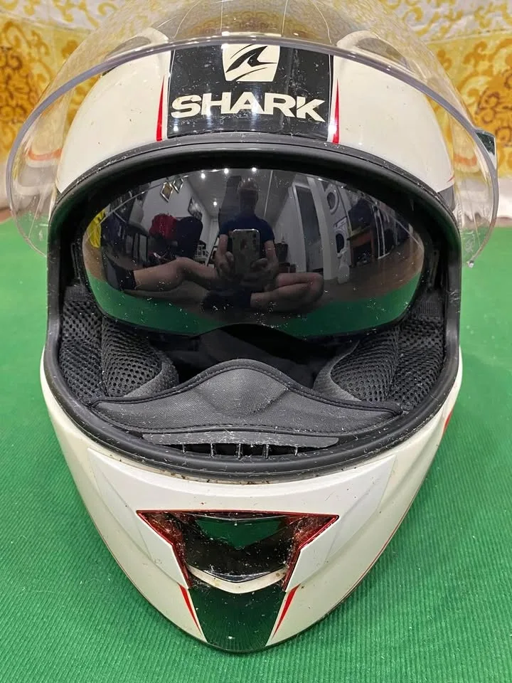 🔥 SHARK Vision-R Full-Face Motorcycle Helmet – Size M – Dual Vis