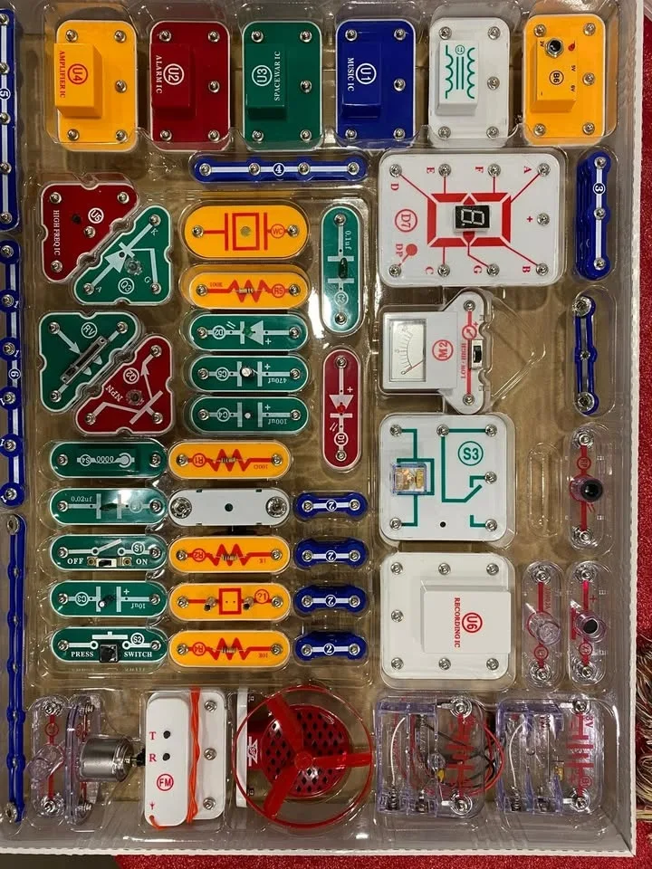 Snap Circuits Extreme - 750+ Exciting Projects Kit image indicator(3)