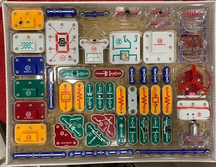 Snap Circuits Extreme - 750+ Exciting Projects Kit image indicator(6)