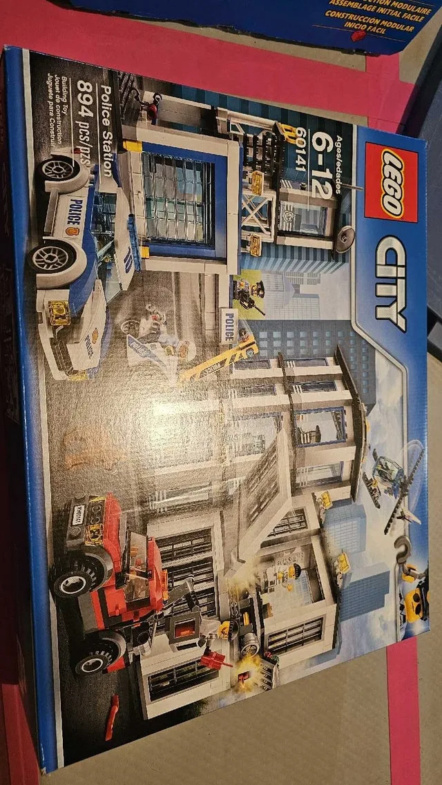 Lego city police station set #60141 *new*