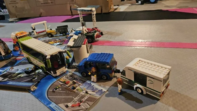 Lego city collection city tram and bus set 8404 plus image indicator(3)