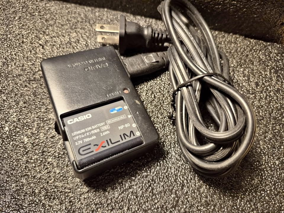CASIO EXILIM EZ550 (Parts) / Battery and Charger