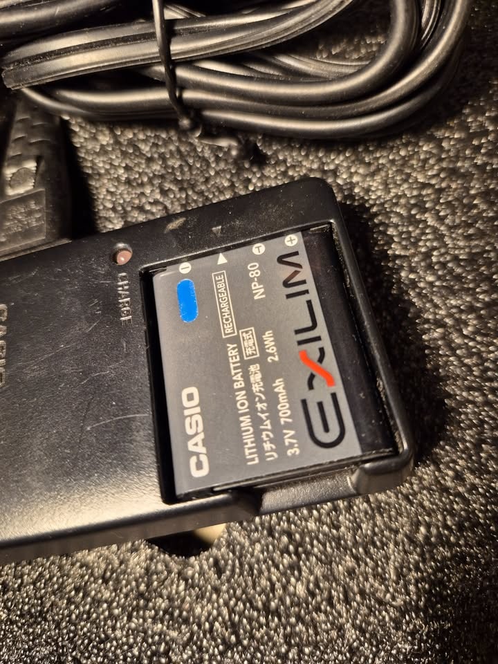 CASIO EXILIM EZ550 (Parts) / Battery and Charger - photo 2