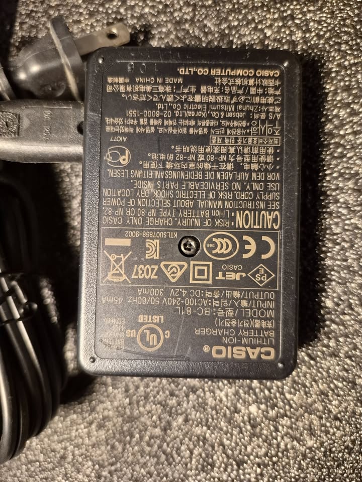 CASIO EXILIM EZ550 (Parts) / Battery and Charger - photo 3