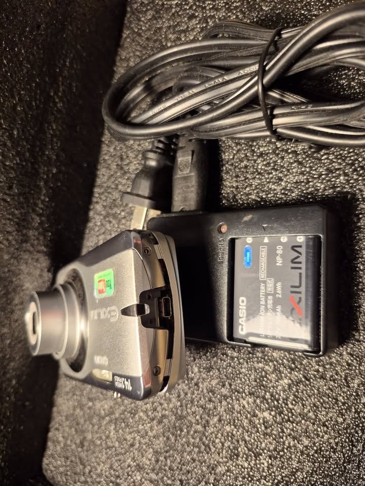 CASIO EXILIM EZ550 (Parts) / Battery and Charger - photo 5