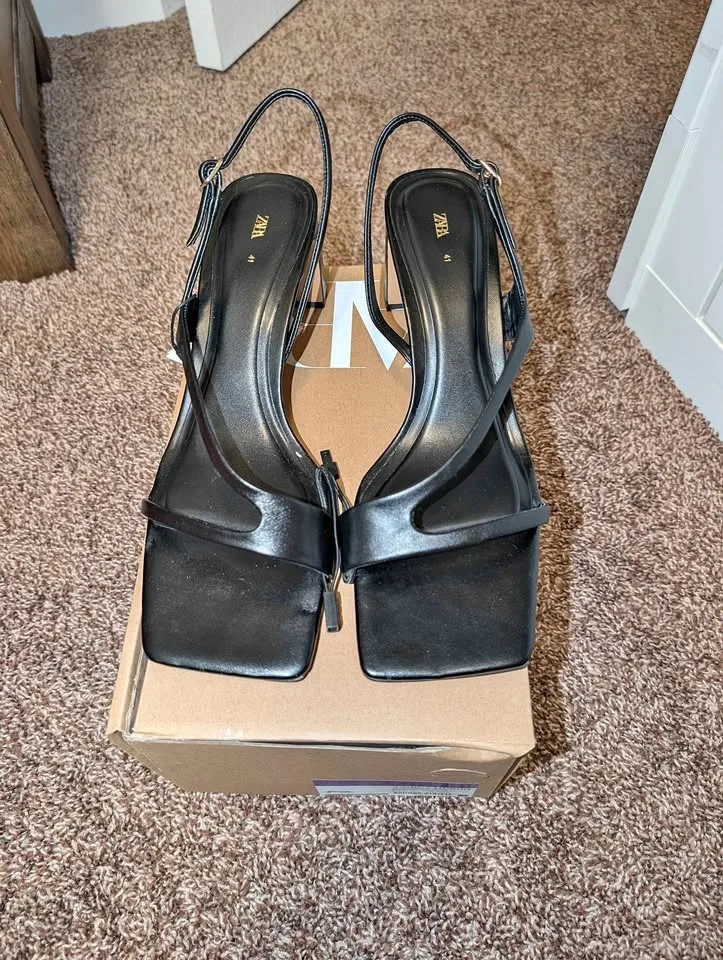 Black leather sandals with block heels women's size 10